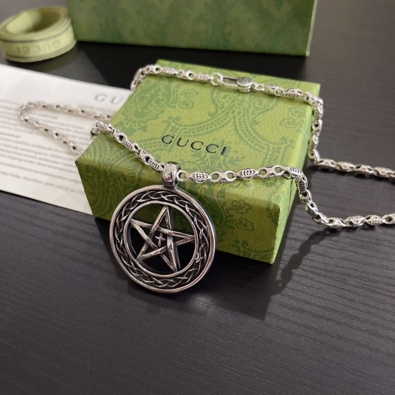 G*u*i necklaces